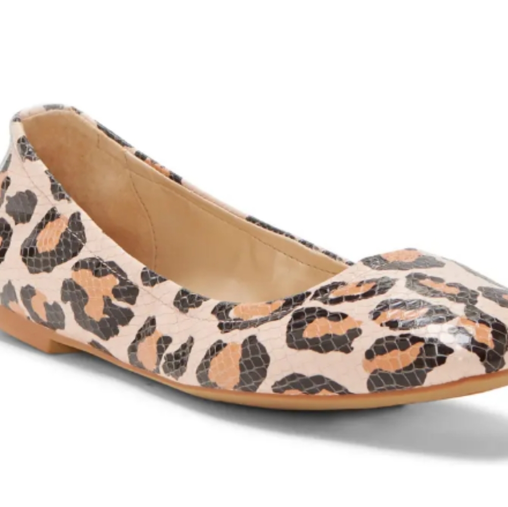 NWT - Vince Camuto Flats